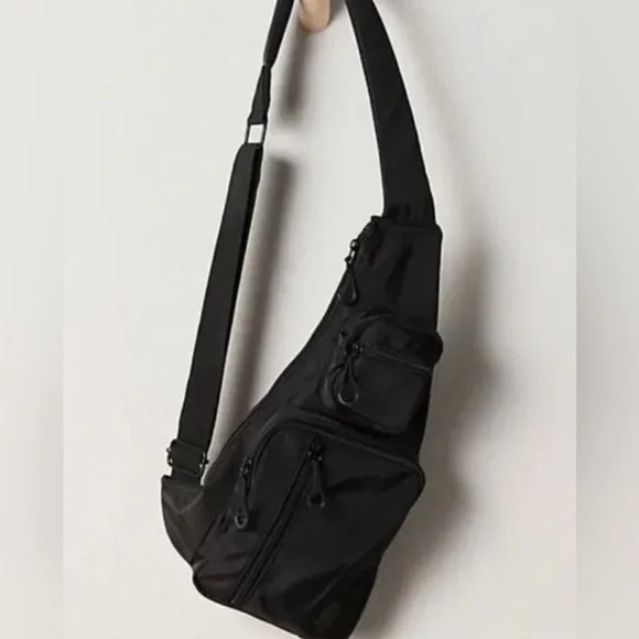 Gorgeous, Free People Sprinter Sling Bag❤️ NWOT Black sold out online - Picture 3 of 8